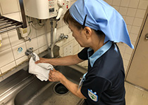 カーぺット床の掃除機掛け